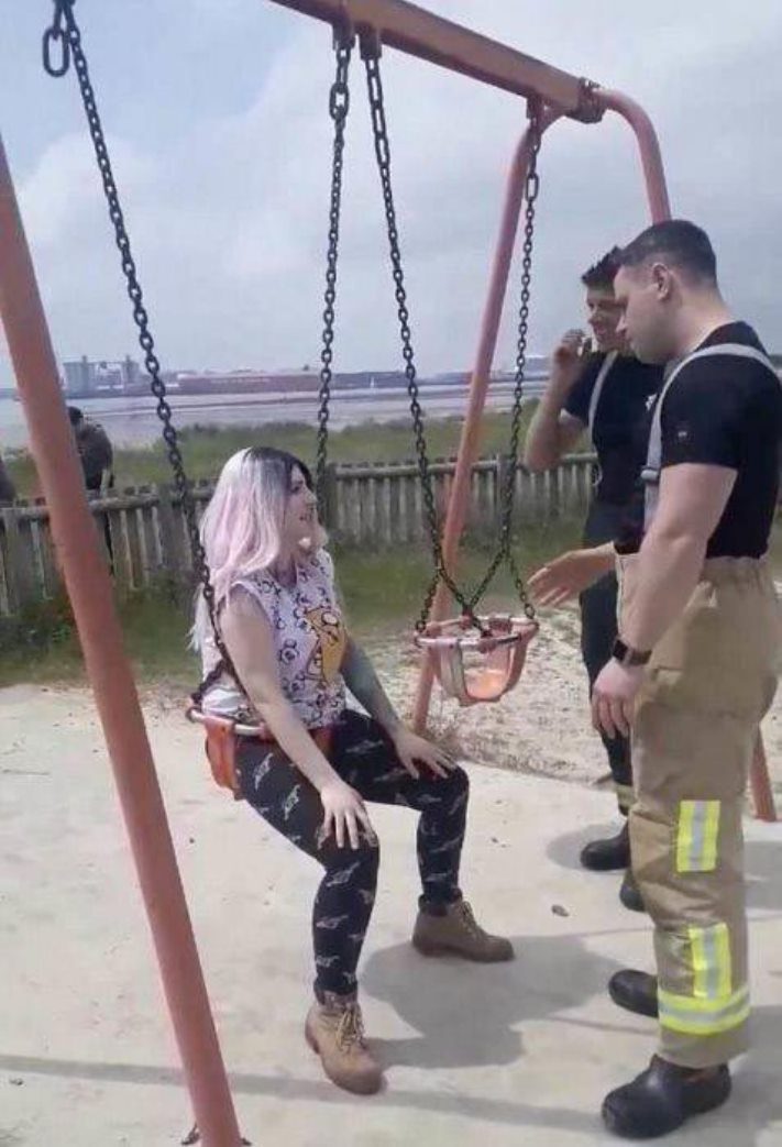 Կանանց հիմարության 25 օրինակ, որոնց պատճառով աղջիկները մխրճվել են անսպասելի վայրերում և տհաճ դիրքերում