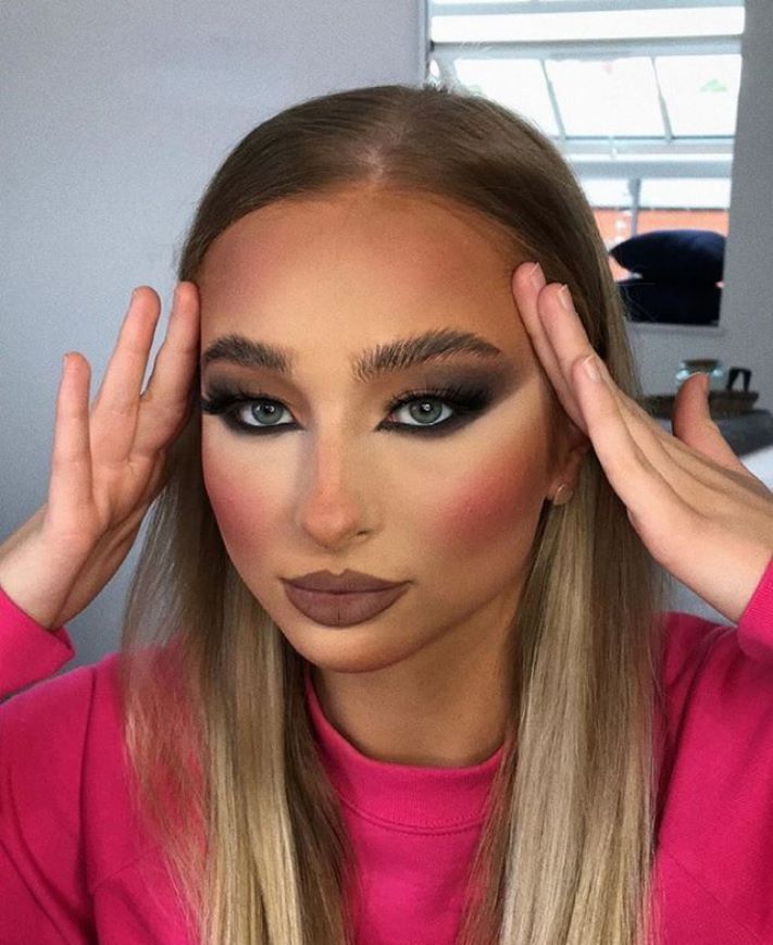 19 աղջիկներ, ովքեր հասցրել են զղջալ ոճաբանին այցելելու համար