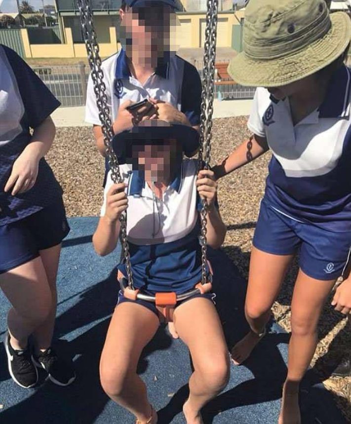 Կանանց հիմարության 25 օրինակ, որոնց պատճառով աղջիկները մխրճվել են անսպասելի վայրերում և տհաճ դիրքերում