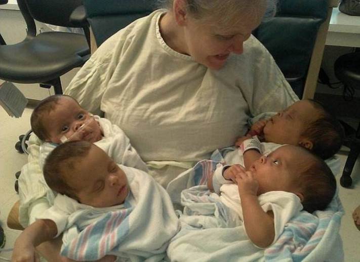 45-ամյա կինը չորս երեխա է ունեցել, չնայած նա եռյակ էր սպասում
