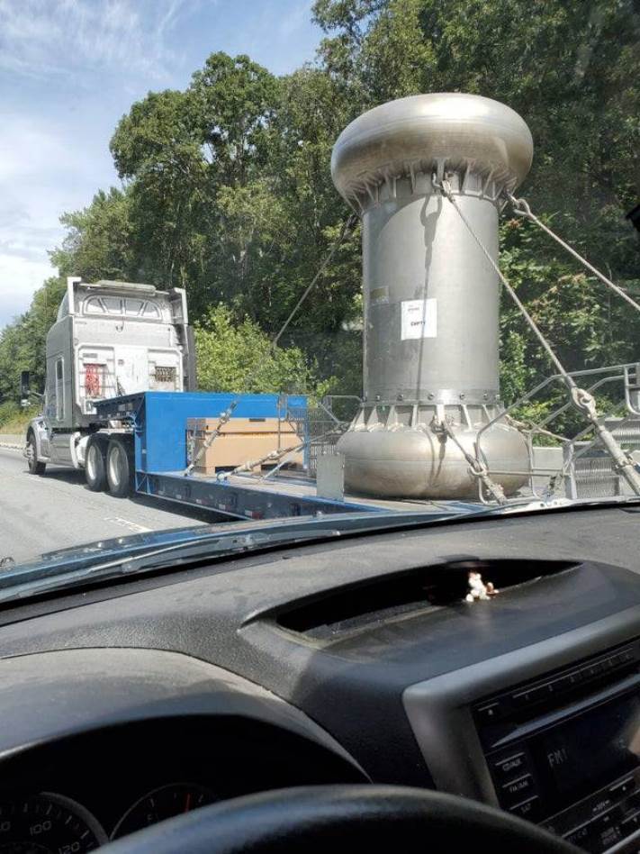 Ամենաառեղծվածային և անհասկանալի բեռները, որոնք կարելի է միայն հանդիպել սովորական ճանապարհներին