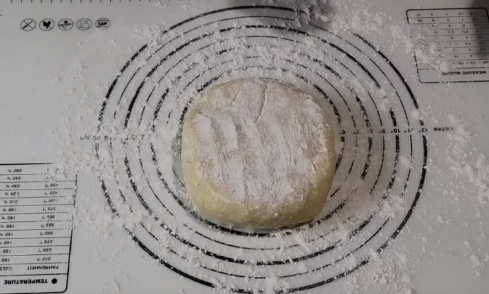 Ինչպես թխել կաթնաշոռով և նուշով թխվածքաբլիթներ