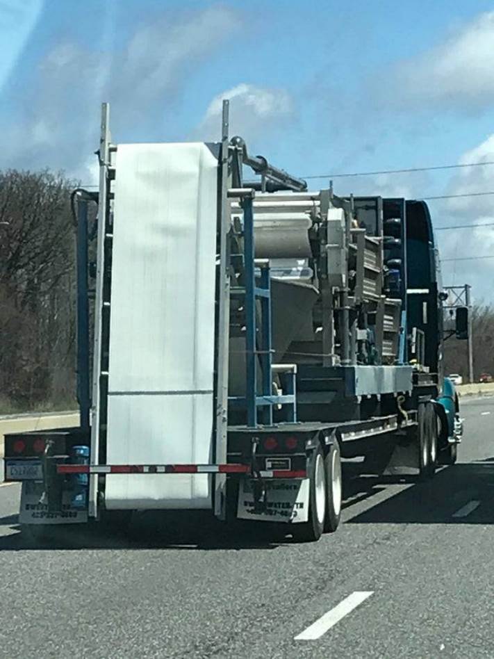 Ամենաառեղծվածային և անհասկանալի բեռները, որոնք կարելի է միայն հանդիպել սովորական ճանապարհներին