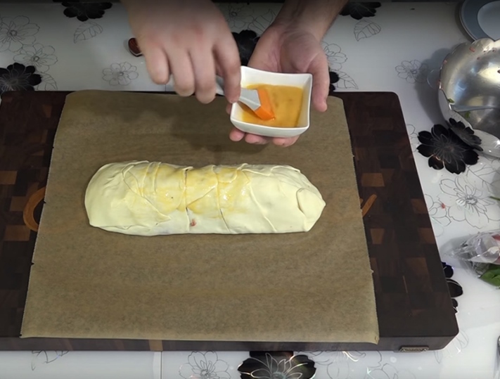 Նա 4 պինդ խաշած ձու է դնում հենց ֆարշով բարձի վրա&hellip; արդյո՞ւնքը. կարկանդակների կարկանդակ