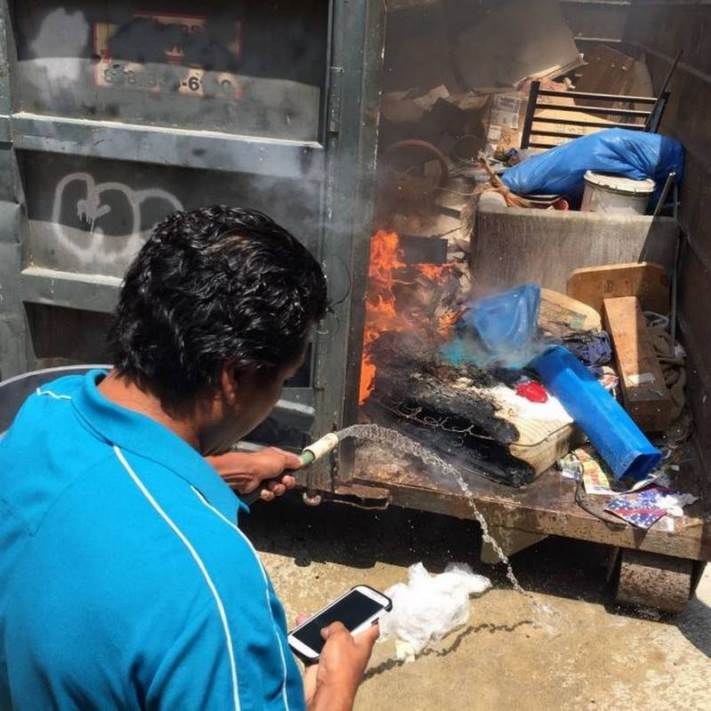 Ժամանակակից տեխնոլոգիաների պատանդների 25 լուսանկար, որոնց խելքը կուլ են տվել սոցիալական ցանցերը և բոլոր տեսակի հարմարանքները