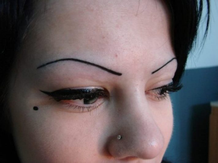 Երբ հոնքերի վարպետի հարցում բախտդ չի բերում. Կանանց 12 լուսանկար, որոնց հոնքերին չես ցանկանում նայել