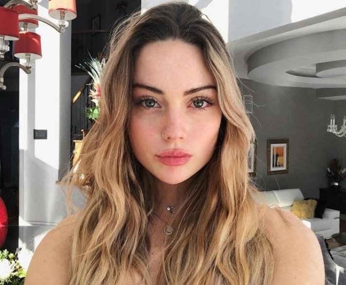 18 գեղեցկուհիներ, որոնք հիացնում են իրենց բնական գեղեցկությամբ