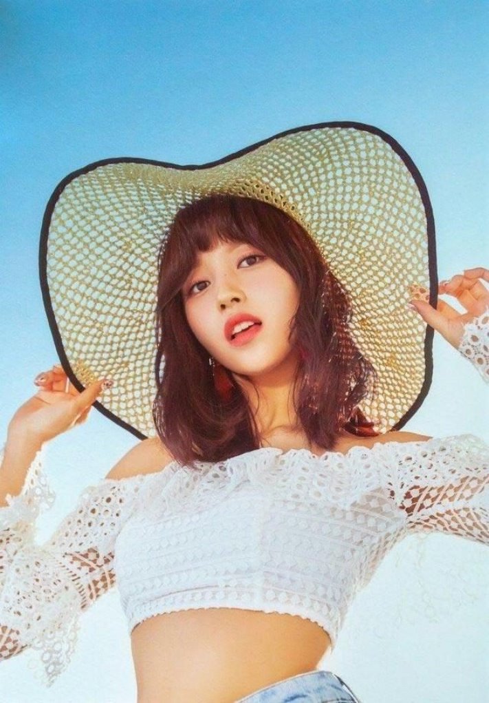 18 գեղեցկուհիներ, որոնք հիացնում են իրենց բնական գեղեցկությամբ