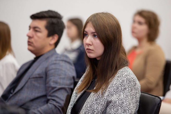 Թեստ կանանց համար. Ընտրեք նկարում վերնաշապիկ և պարզեք, թե ինչպիսին եք դուք հակառակ սեռի հայացքում