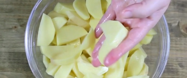 Ջեռոցում պատրաստված կարտոֆիլը հունական ձևով