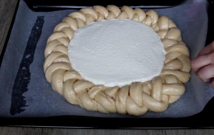 Կաթնաշոռով համեղ պիրոգ, որը ձեր ընտանիքում ամենասիրելիներից մեկը կդառնա