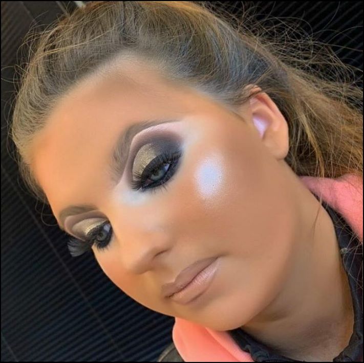 19 տգեղ դիմահարդարում ունեցող մարդիկ, ովքեր ավելի լավ է լվանան այն, եթե չեն ցանկանում իրենց խայտառակել