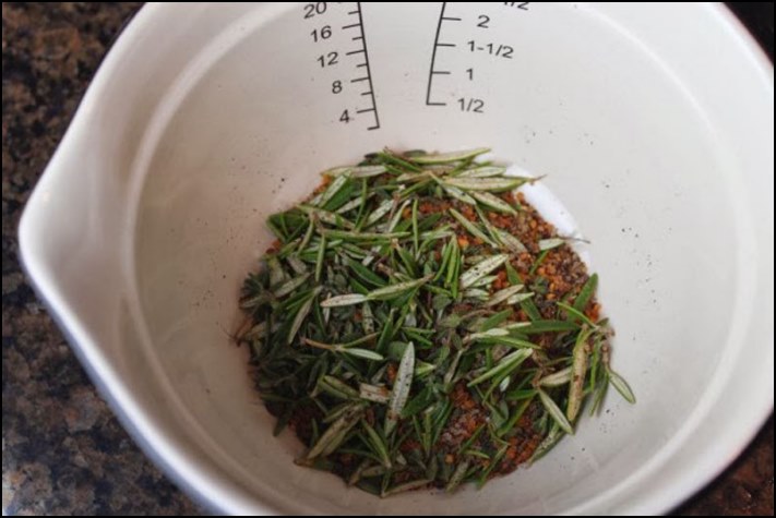 Սովորում ենք պատրաստել ամենահամեղ խոզի միսը՝ սխտորով և հազրեվարդով