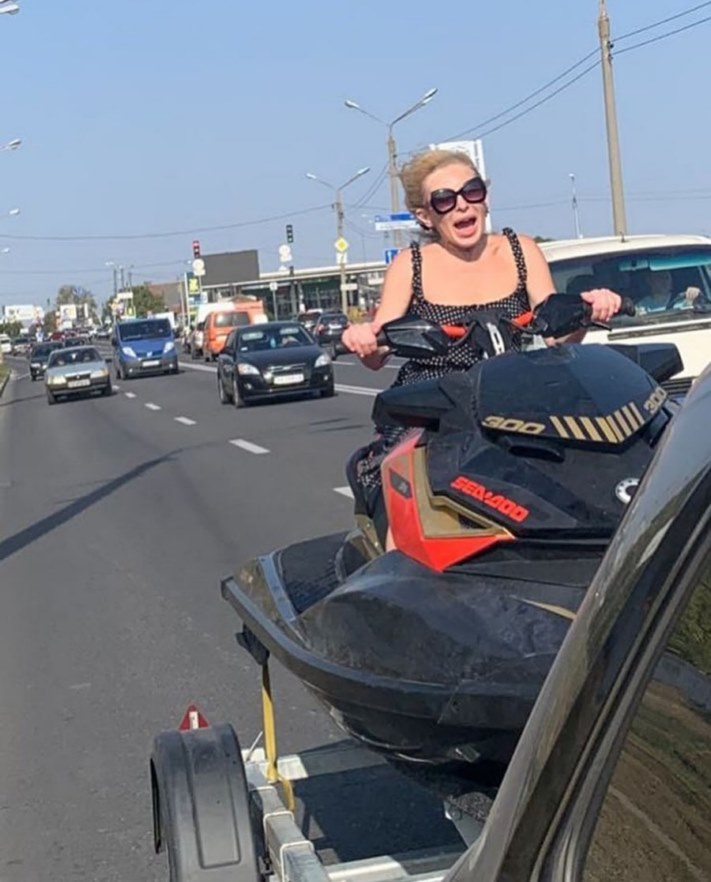 19 զավեշտալի դեպքեր մեքենաների հետ, որոնք բոլորովին էլ մեղավոր չեն, որ իրենց վարորդներն այդքան տարօրինակ են