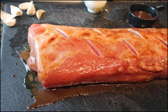 Սովորում ենք պատրաստել ամենահամեղ խոզի միսը՝ սխտորով և հազրեվարդով