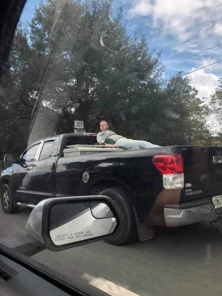 19 զավեշտալի դեպքեր մեքենաների հետ, որոնք բոլորովին էլ մեղավոր չեն, որ իրենց վարորդներն այդքան տարօրինակ են