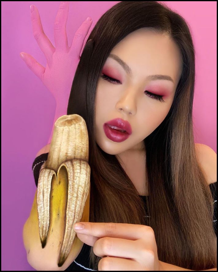 Դիմահարդարուհին ձեռքերի ու ոտքերի վրա պատրանքներ է ստեղծում: Այնքան իրատեսական է երևում, որ ակամայից փշաքաղվում ես