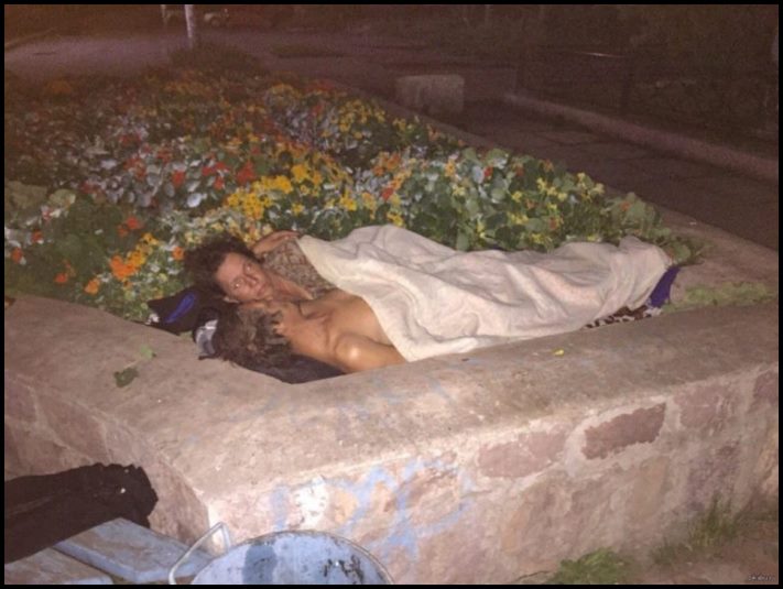 Ռոմանտիկների լուսանկարներ սոցցանցերից, ովքեր կիսվել են իրենց գայթակղելու խաղաքարտերով