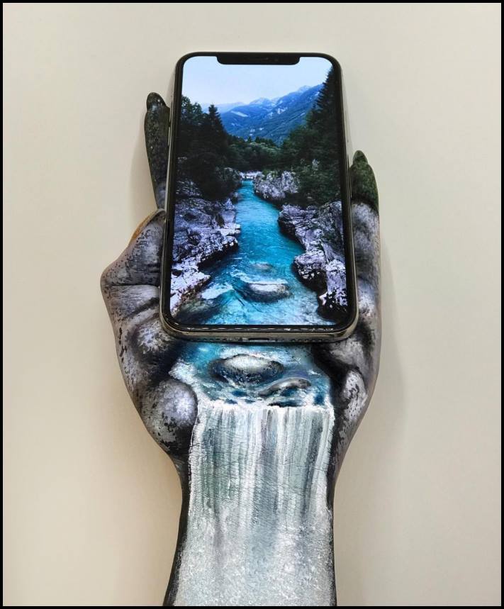 Դիմահարդարուհին ձեռքերի ու ոտքերի վրա պատրանքներ է ստեղծում: Այնքան իրատեսական է երևում, որ ակամայից փշաքաղվում ես