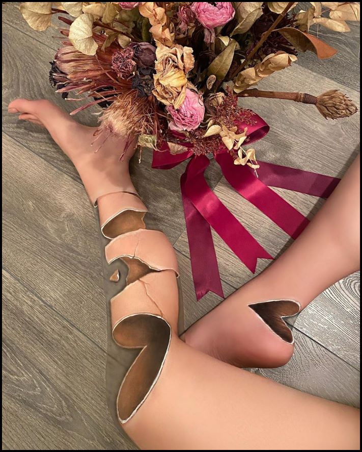 Դիմահարդարուհին ձեռքերի ու ոտքերի վրա պատրանքներ է ստեղծում: Այնքան իրատեսական է երևում, որ ակամայից փշաքաղվում ես