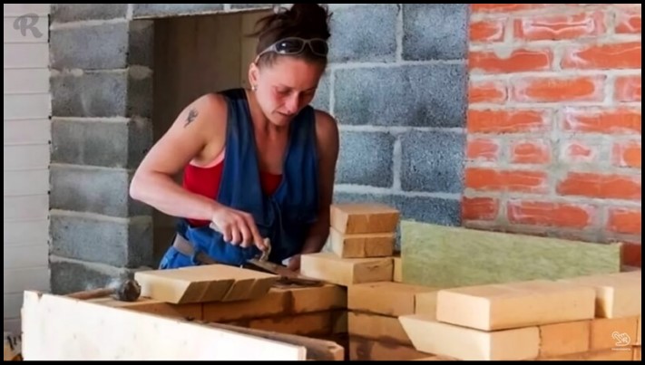 Կինն իր սեփական ձեռքերով կառուցեց մի տուն, որը երազում էր տեսել