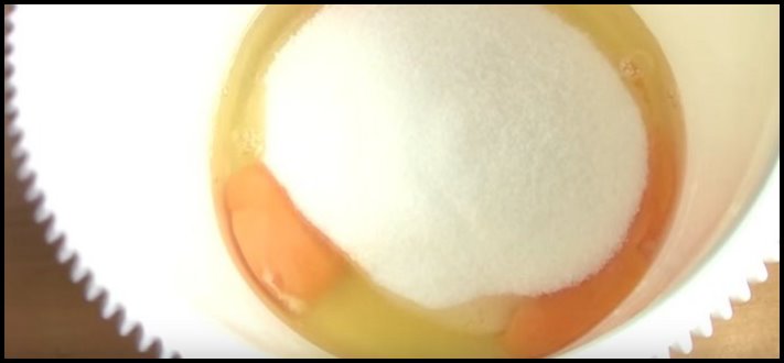 Թթվասերով խնձորով համեղ պիրոգ