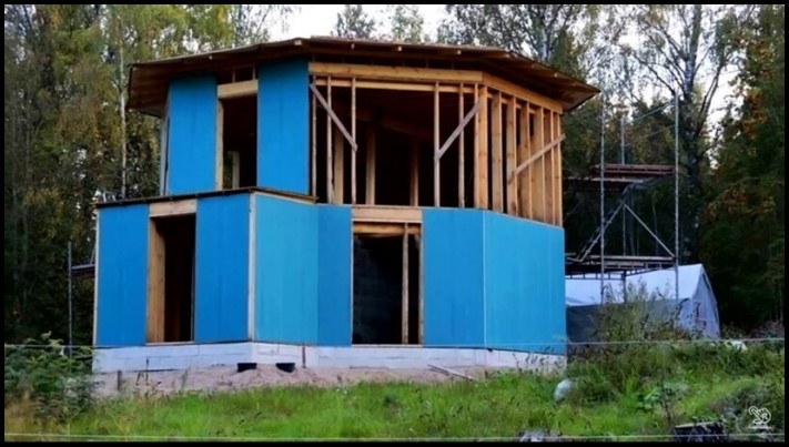 Կինն իր սեփական ձեռքերով կառուցեց մի տուն, որը երազում էր տեսել