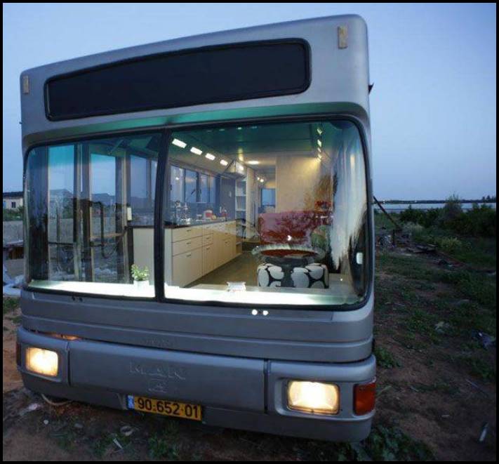 Երբ տղան ասաց, որ ապրելու է այս լքված ավտոբուսում, բոլորը կարծեցին, թե նա խելագարվել է. Միայն տեսեք, թե ինչի վերածեց այն մի քանի օր անց