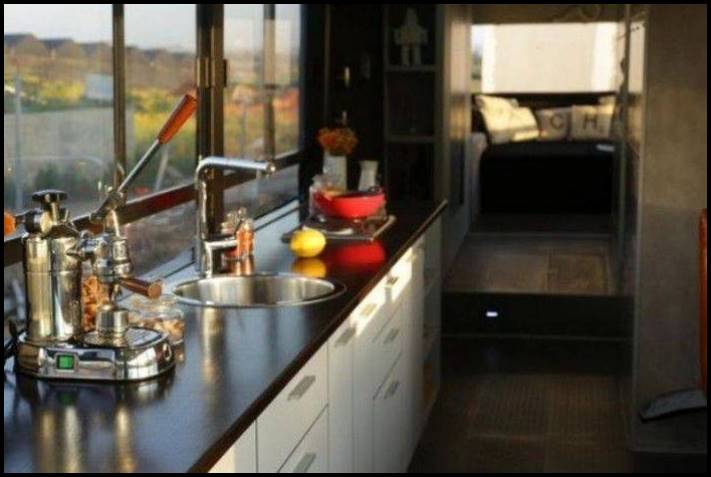 Երբ տղան ասաց, որ ապրելու է այս լքված ավտոբուսում, բոլորը կարծեցին, թե նա խելագարվել է. Միայն տեսեք, թե ինչի վերածեց այն մի քանի օր անց