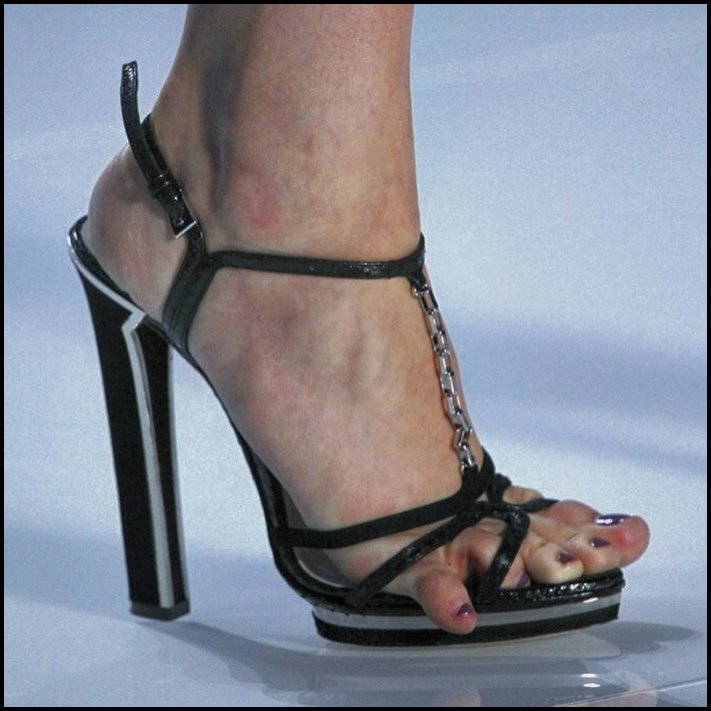 Ինչ ծայրահեղության են պատրաստ գնալ աղջիկները` կուրորեն հետևելով նորաձեւության միտումներին և ձգտելով կատարելության