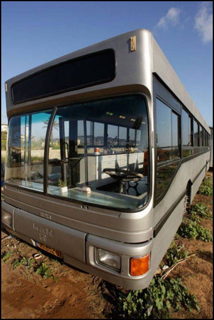 Երբ տղան ասաց, որ ապրելու է այս լքված ավտոբուսում, բոլորը կարծեցին, թե նա խելագարվել է. Միայն տեսեք, թե ինչի վերածեց այն մի քանի օր անց