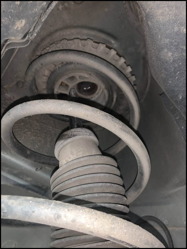 15 կադր ավտոտեխսպասարկման կետերից։ Ինչ անակնկալներ են մատուցում հաճախորդներն ավտոմեխանիկներին