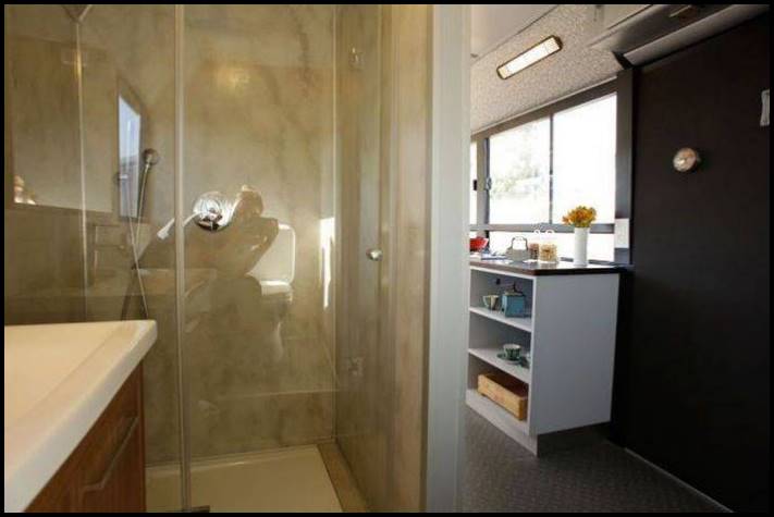 Երբ տղան ասաց, որ ապրելու է այս լքված ավտոբուսում, բոլորը կարծեցին, թե նա խելագարվել է. Միայն տեսեք, թե ինչի վերածեց այն մի քանի օր անց