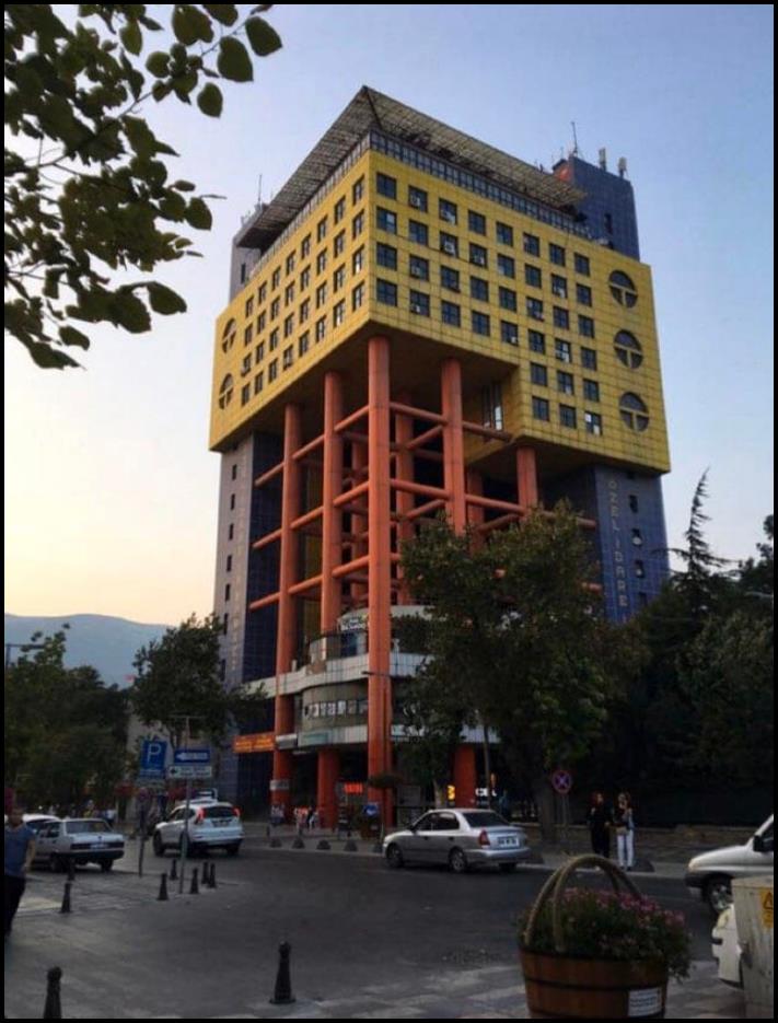 15 օրինակ, երբ ճարտարապետներն այնքան են փորձել տպավորիչ տներ ստեղծել, որ թվում է, թե չափն անցել են