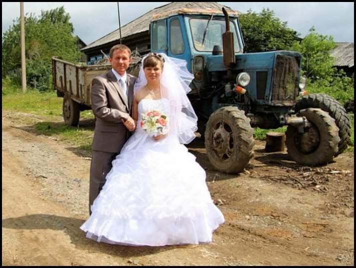 Հասարակ ձևով՝ առանց ցուցադրությունների: 19 զվարճալի լուսանկար գյուղական հարսանիքներից