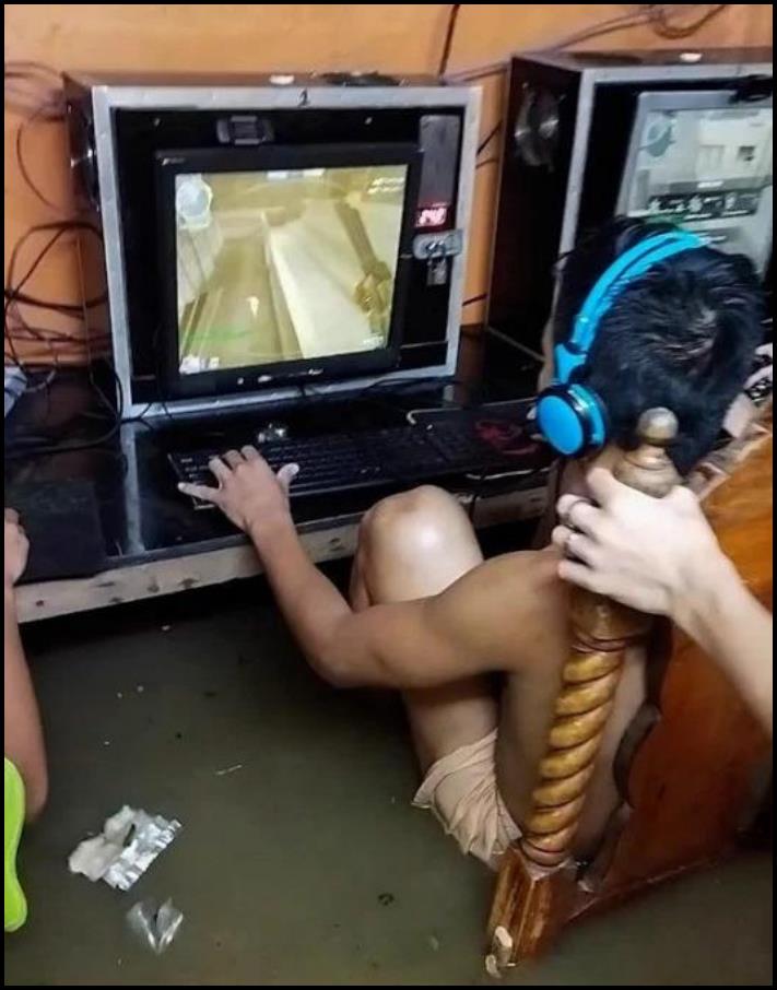 Խաղալ մինչև վե՛րջ: Խաղացողները չեն լքել հեղեղված ակումբը Թայֆունի ժամանակ