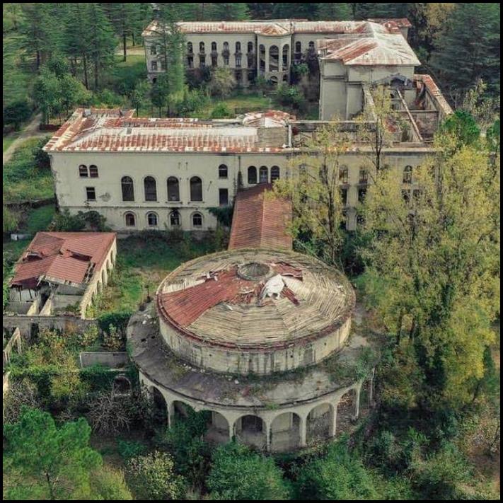 16 լքված վայրեր ՝ առեղծվածային անցյալի մթնոլորտով