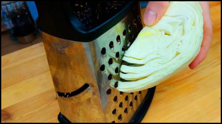 Մայրիկն ինձ սովորեցրեց, թե ինչպես կաղամբը մանր կտրատել առանց դանակի և հատուկ գործիքների