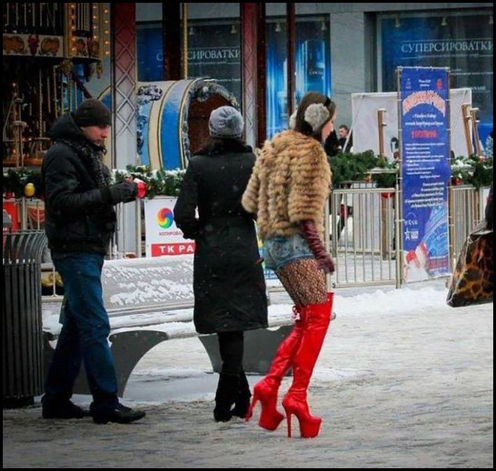 15 օրինակ, թե ինչպես են ոճաբաններն ու դիզայներները վարպետորեն ծաղրում մոդայիկներին