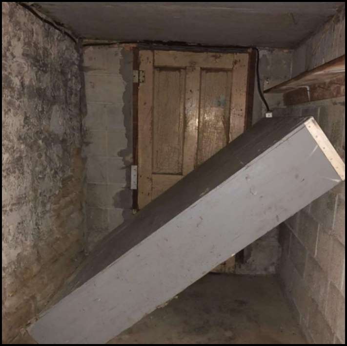 7 դեպք, երբ մարդիկ պատահաբար գաղտնի դռներ են հայտնաբերել իրենց տներում