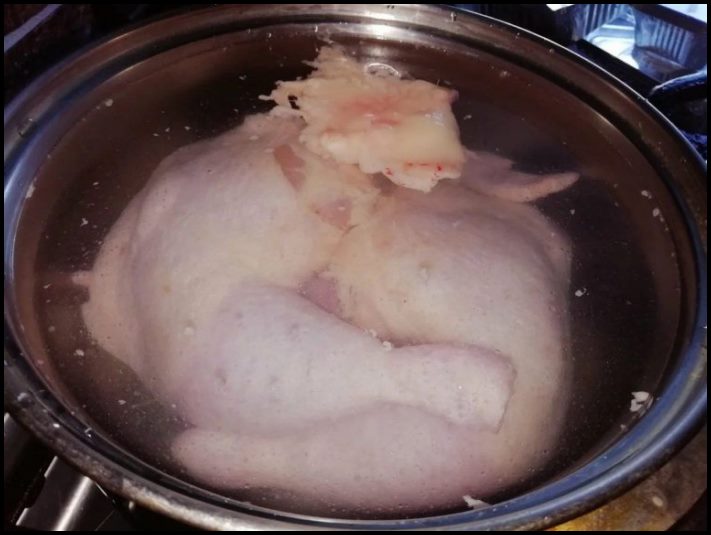 Տատիկս խորամանկ և խելացի է, նա խանութից գնում է հավ և հմտորեն մաքրում այն քիմիական հավելումներից։ Պարզ մեթոդ, գրեք