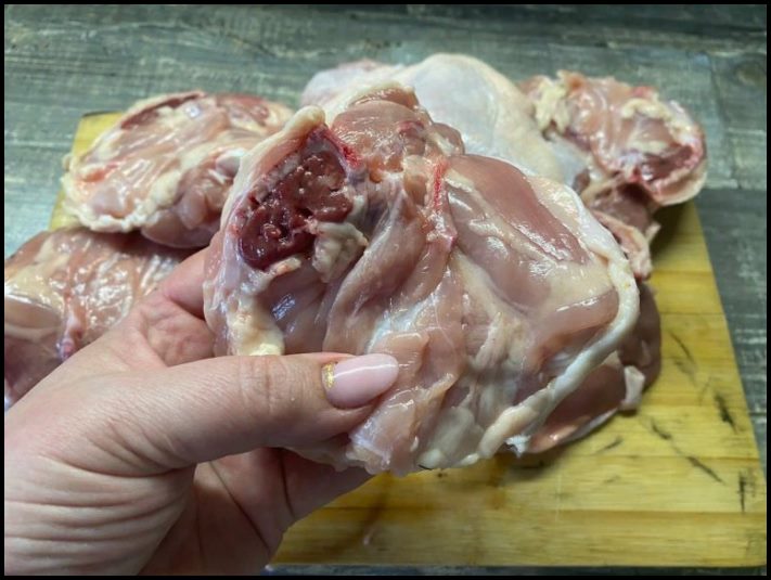 Տատիկս խորամանկ և խելացի է, նա խանութից գնում է հավ և հմտորեն մաքրում այն քիմիական հավելումներից։ Պարզ մեթոդ, գրեք