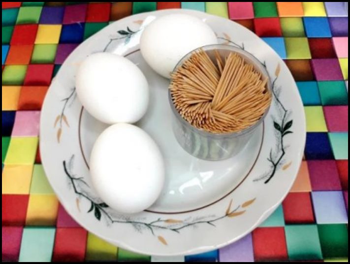 Ընկերուհիներիցս մեկն ինձ խորհուրդ տվեց ձու եփել ատամի փայտիկներով։ Հիմա ես միշտ այդպես եմ պատրաստում