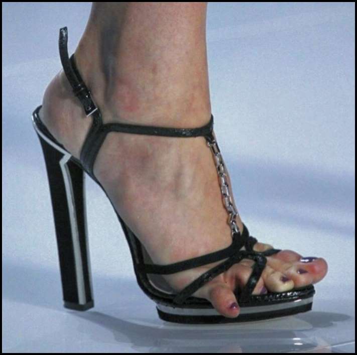 Ավելի լավ է չնայել։ Կոշիկի լուսանկար, որը կգնահատեն միայն իսկական մոդայիկները