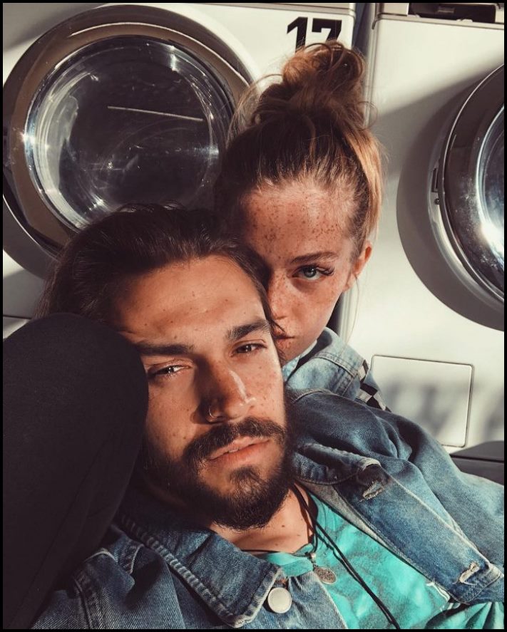 Այս զույգը սկսեց անձնական լուսանկարներ ներբեռնել համացանց և հայտնի դարձավ ամբողջ ինտերնետում