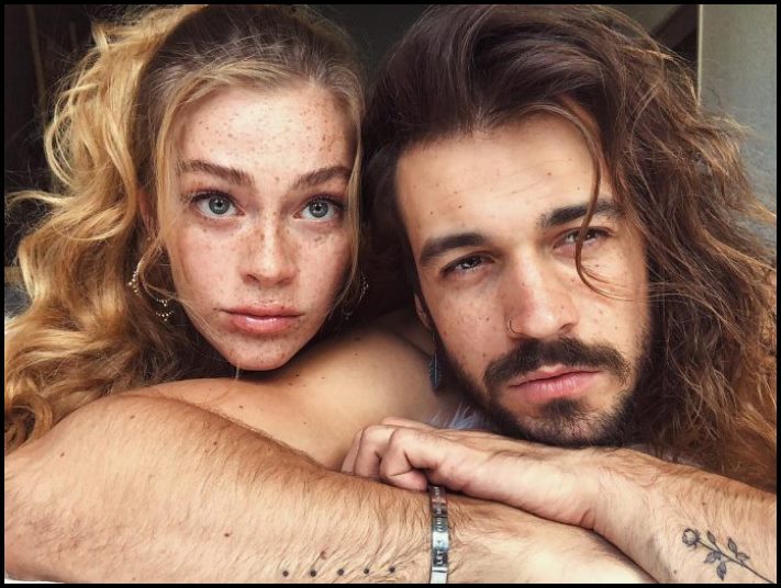 Այս զույգը սկսեց անձնական լուսանկարներ ներբեռնել համացանց և հայտնի դարձավ ամբողջ ինտերնետում