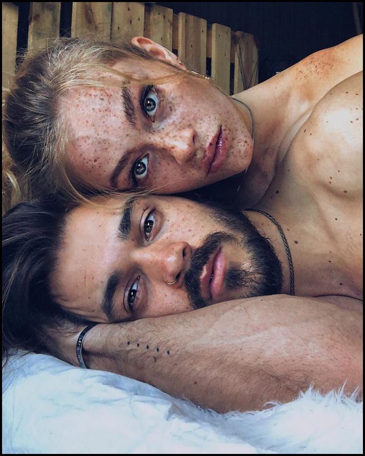 Այս զույգը սկսեց անձնական լուսանկարներ ներբեռնել համացանց և հայտնի դարձավ ամբողջ ինտերնետում