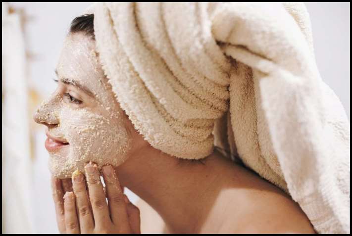 Տնական բրնձի սկրաբ, որը մաշկը դարձնում է ճենապակյա