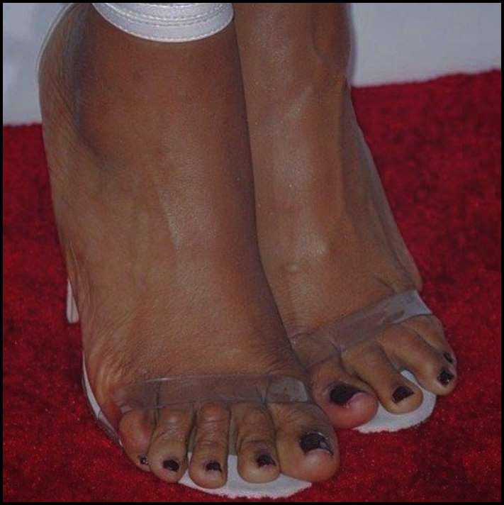 Ավելի լավ է չնայել։ Կոշիկի լուսանկար, որը կգնահատեն միայն իսկական մոդայիկները