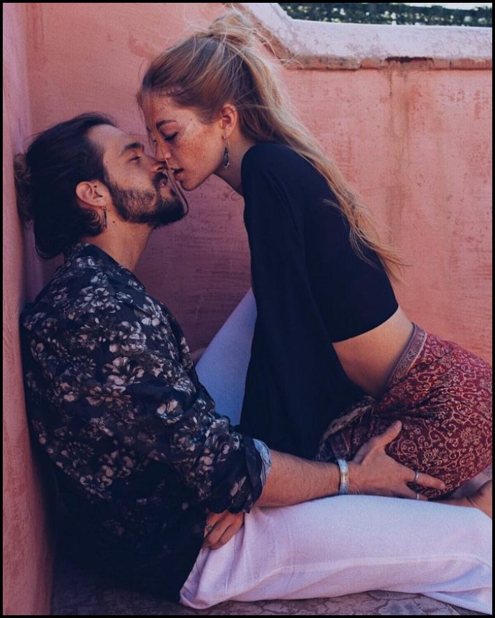 Այս զույգը սկսեց անձնական լուսանկարներ ներբեռնել համացանց և հայտնի դարձավ ամբողջ ինտերնետում